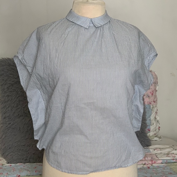 Backwards button-up shirt size 10-12 - Picture 5 of 13